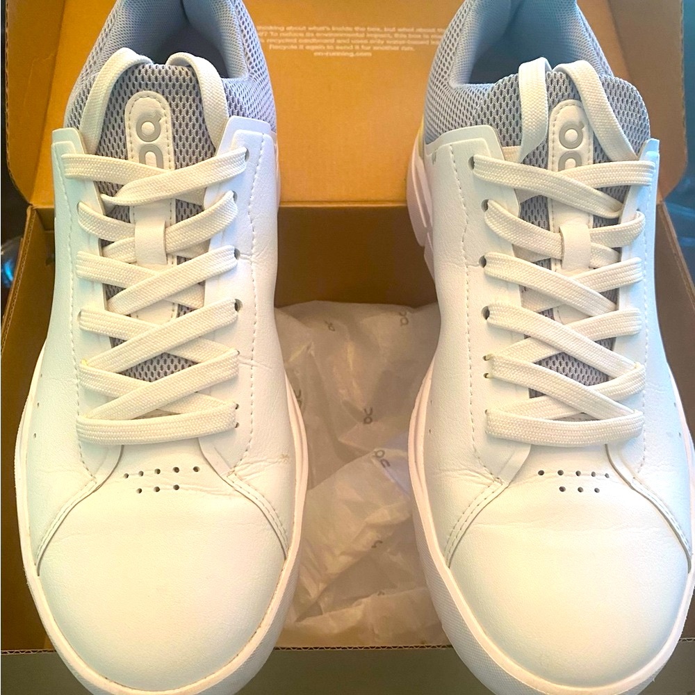 The Roger Advantage White Sneakers